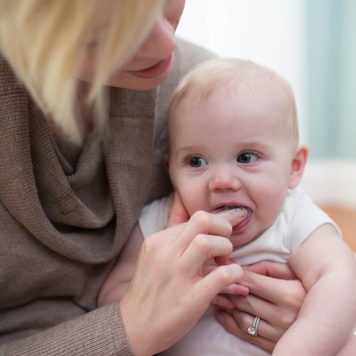 Dr. Brown's Silicone Finger Toothbrush and Storage Case, 1-Pack
