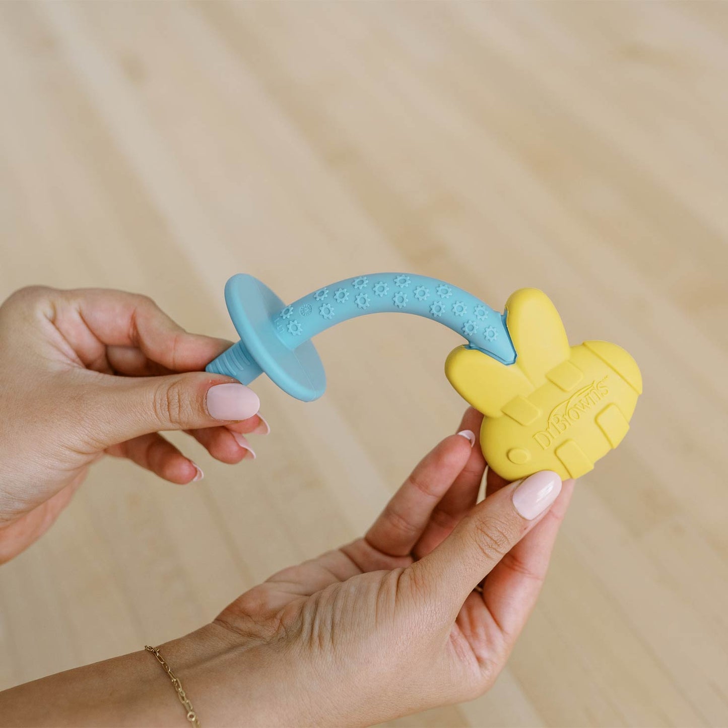 Dr. Brown's™ Teething Tubes – Bee & Snail